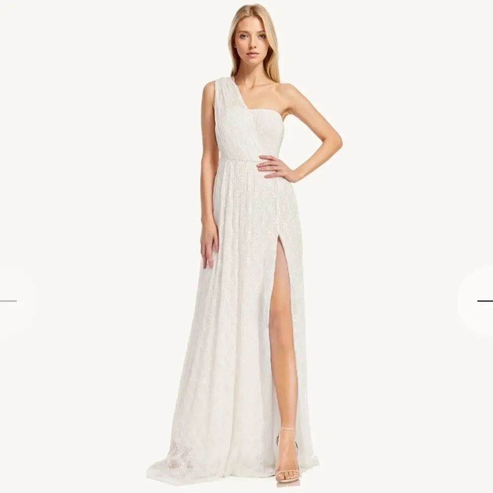 Jewel Badgley Mischka One-Shoulder Pleated Mesh Lace Gown with Front Slit sz 6